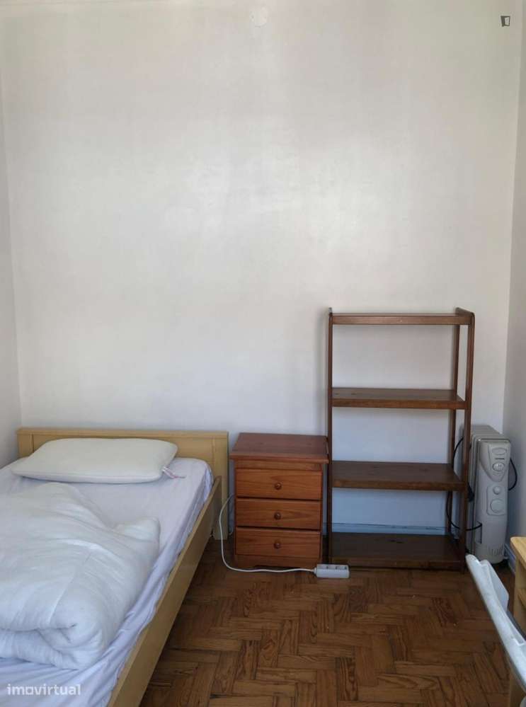 Quarto - localizado em Montes Claros Coimbra - Grande imagem: 4/6