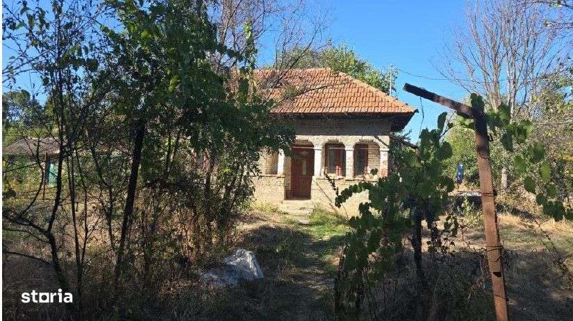 Casa si teren Odobesti, cota parte 1/2, ID: R2785160 - Imagine principală: 5/9