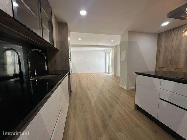 Apartamento T2 Completamente Remodelado - Centro Ericeira-25