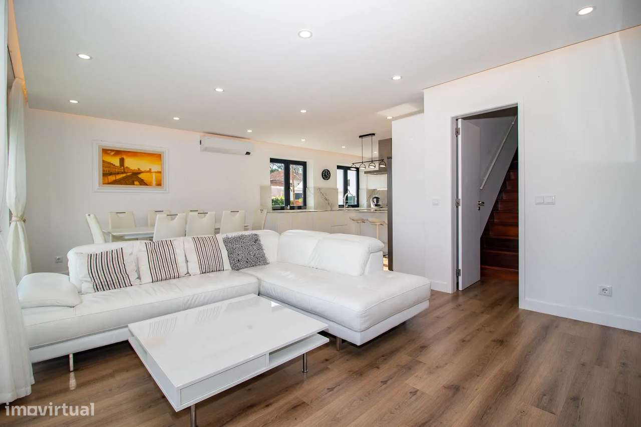 Vivendo o Sonho: Luxuosa Moradia T5 em Albarraque com Espaço de Lazer-20