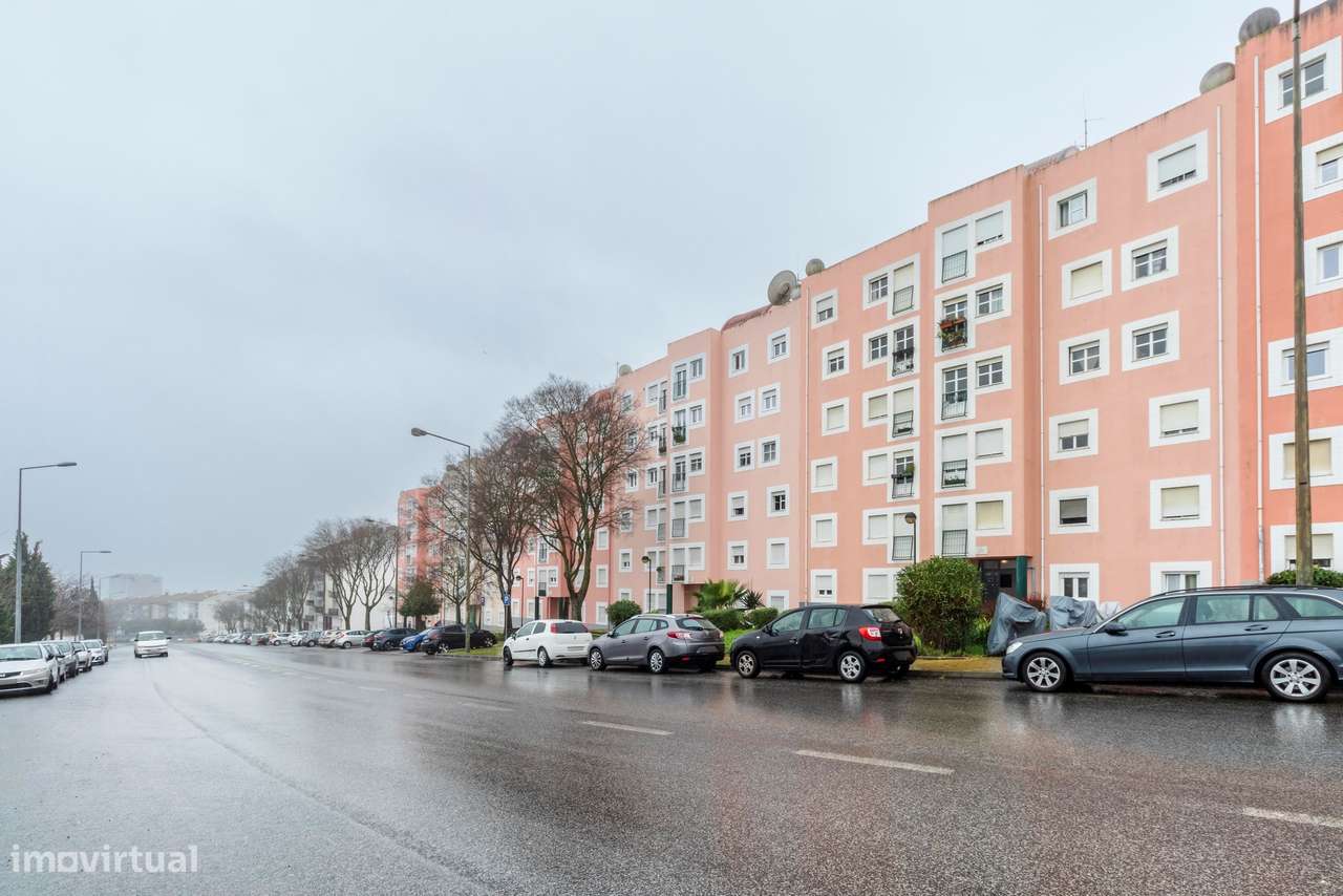 Apartamento T2 Remodelado em Marvila, Lisboa-24