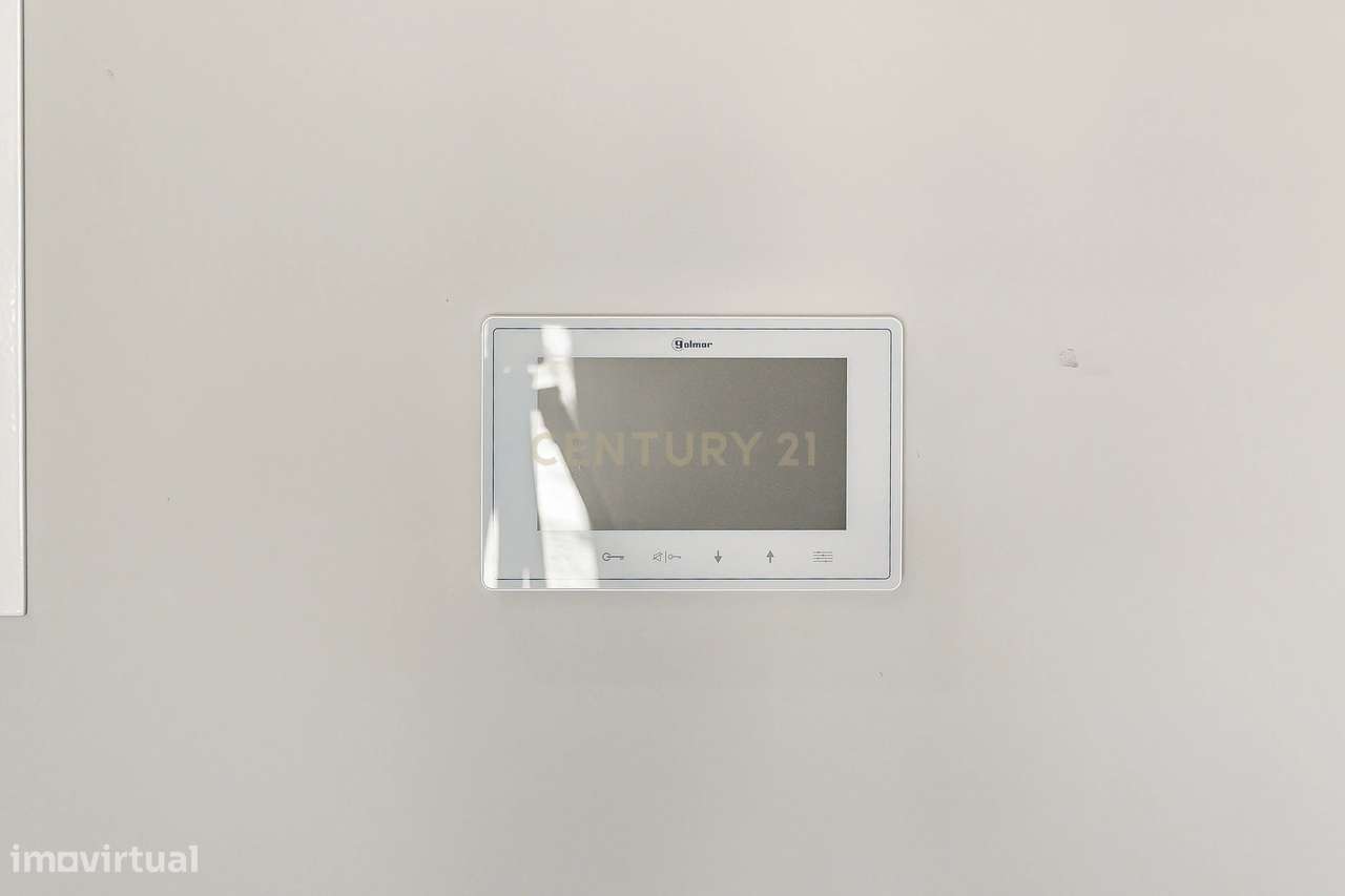 Espaçoso Apartamento T3 Totalmente Renovado em prédio com elevador no-13