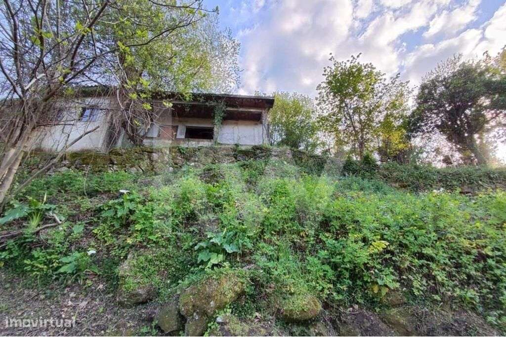 Moradia individual no Gerês para restauro - Grande imagem: 2/19