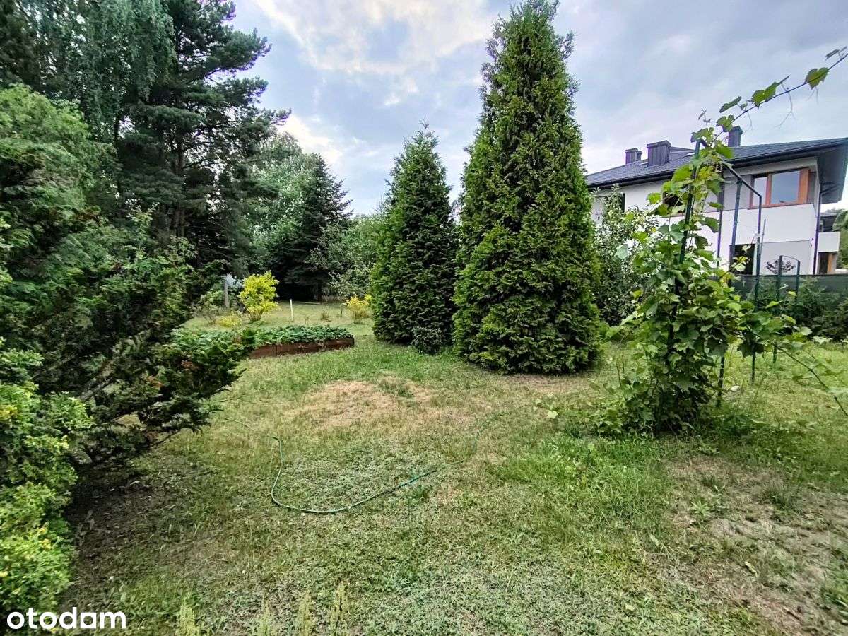 Działka z murowanym domkiem.-0