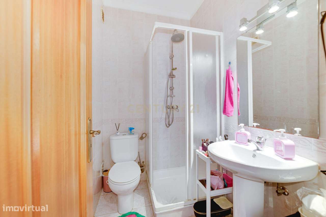 Espaçosa Moradia T3 em Quinta do Anjo, Palmela-13