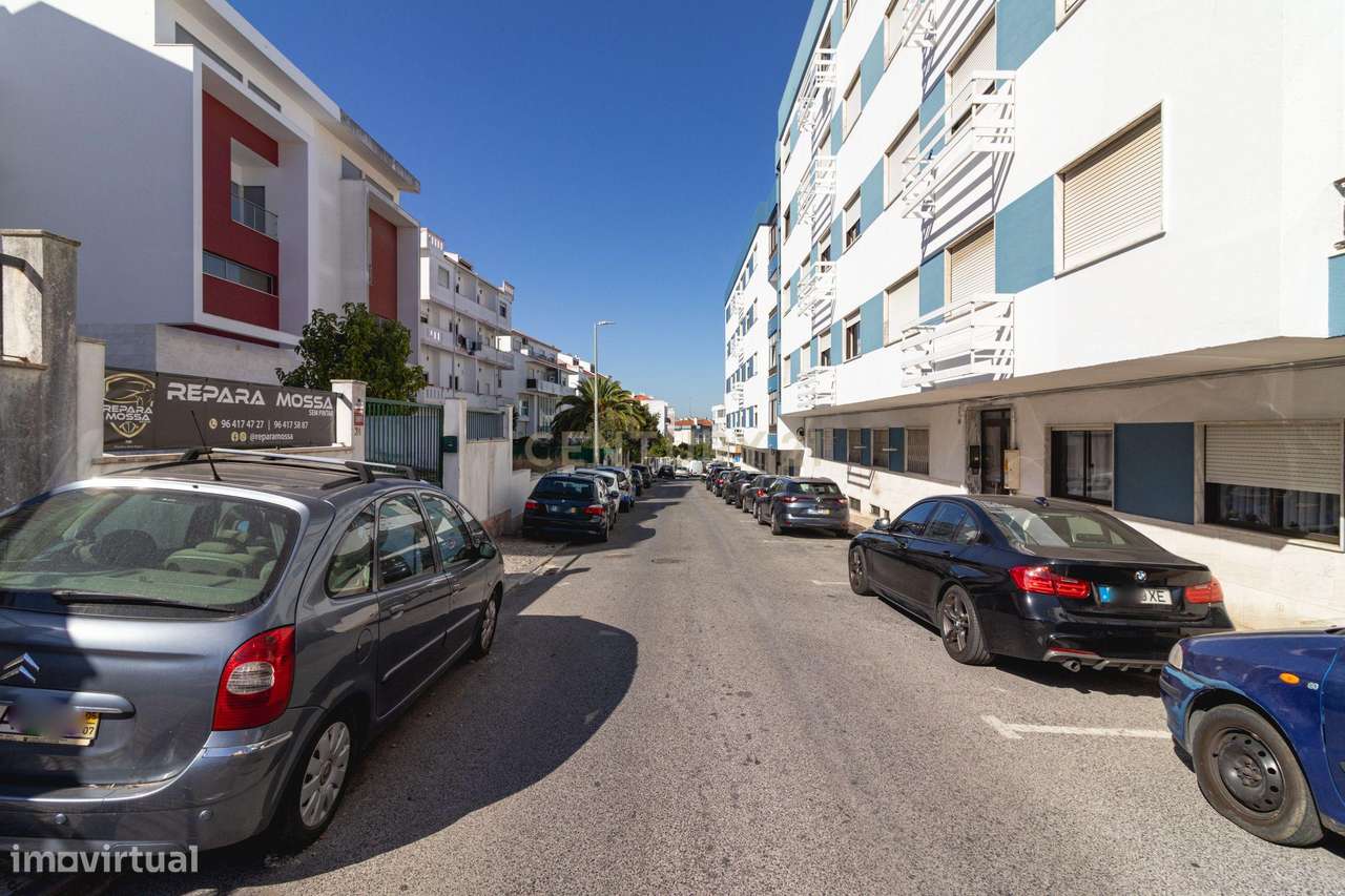 Apartamento T1 com Arrecadação no Cacém-11
