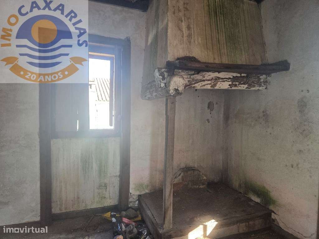Moradia Rústica com Pátio e Anexos para Recuperar - Urqueira, Ourém-27