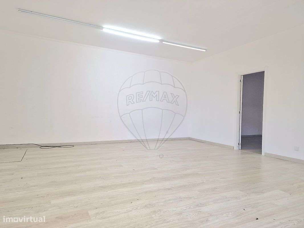 Armazém T3 para venda-16