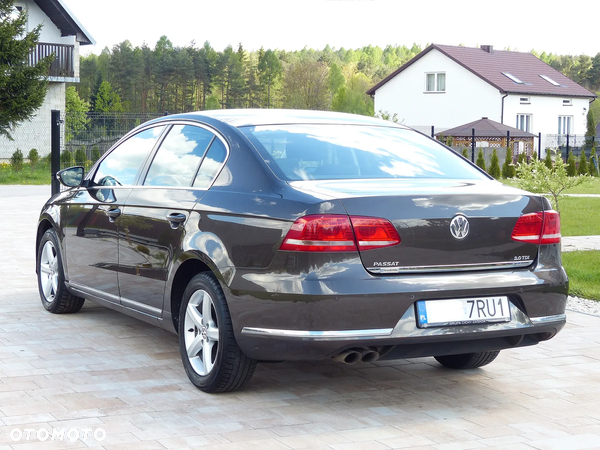 Volkswagen Passat 2.0 TDI Comfortline - 8