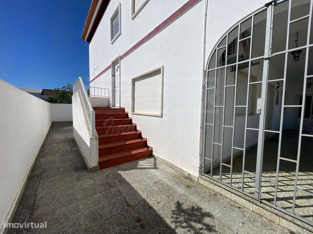 Moradia T4+3 com garagem, terraço e logradouro nas Ermidas-Sado-31