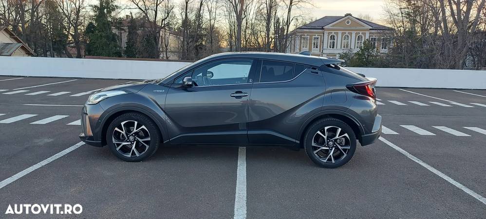 Toyota C-HR 1.8 Hybrid Team Deutschland - 38