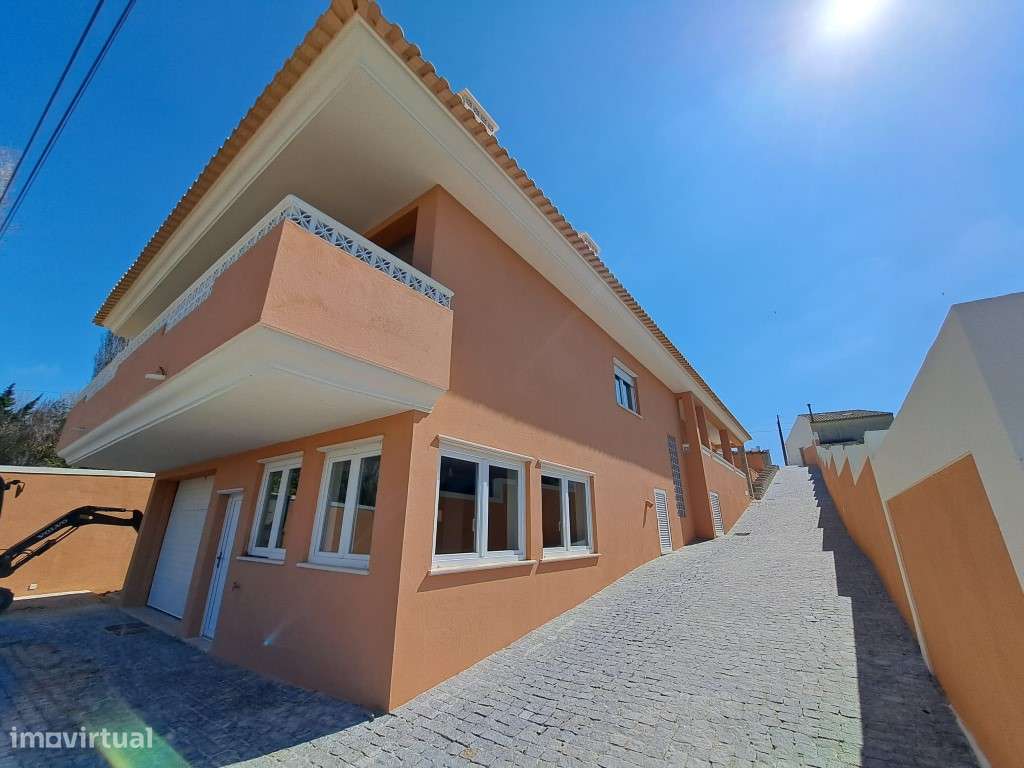 Moradia com vista desafogada de campo e um grande terreno - Grande imagem: 4/31