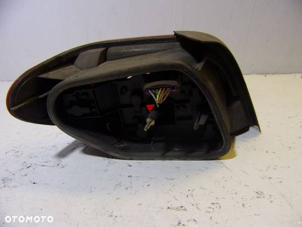 LAMPA PRAWA TYLNA CITROEN XSARA 1 I HATCHBACK - 2