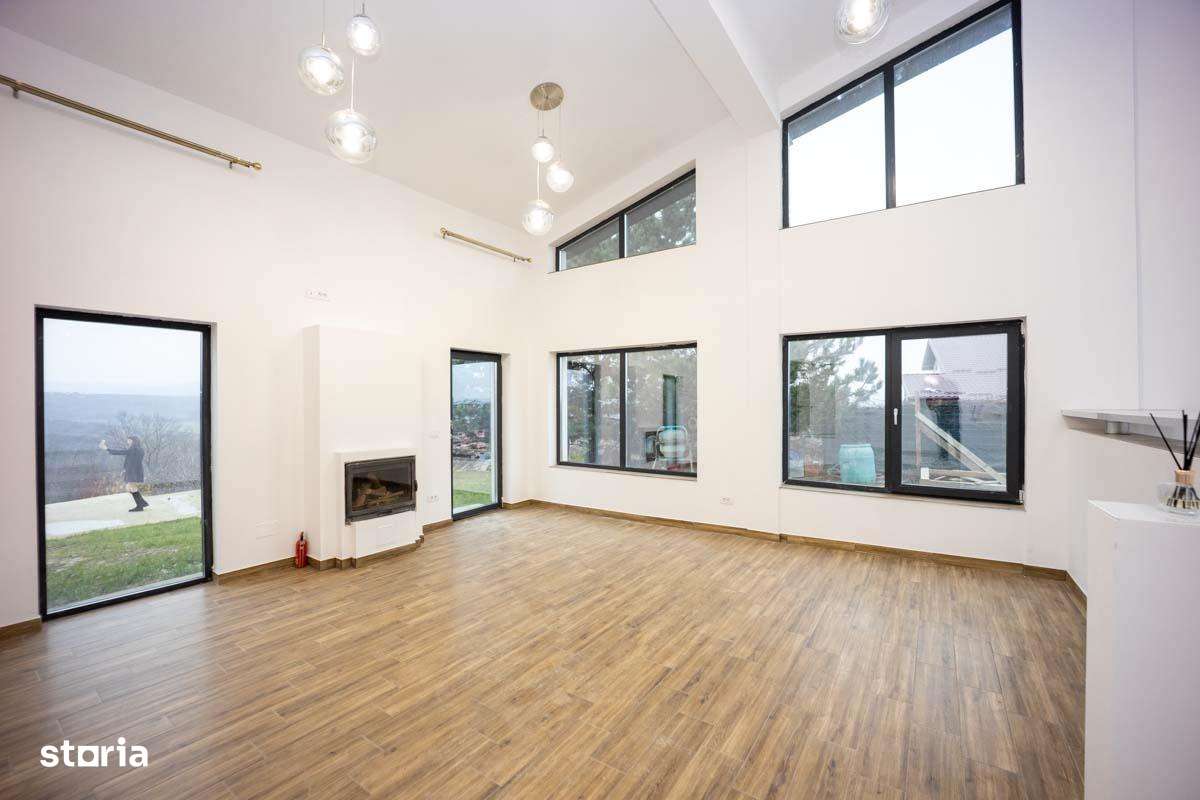 VILA DEOSEBITA  4 camere Hlincea - Teren 1500 mp - beci-3