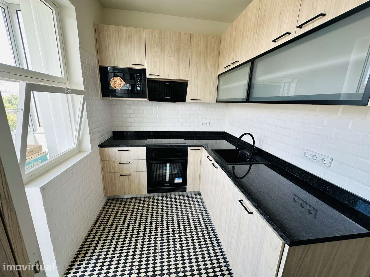 Apartamento T3 totalmente remodelado, com boa localização à Lapa-Porto - Grande imagem: 2/29