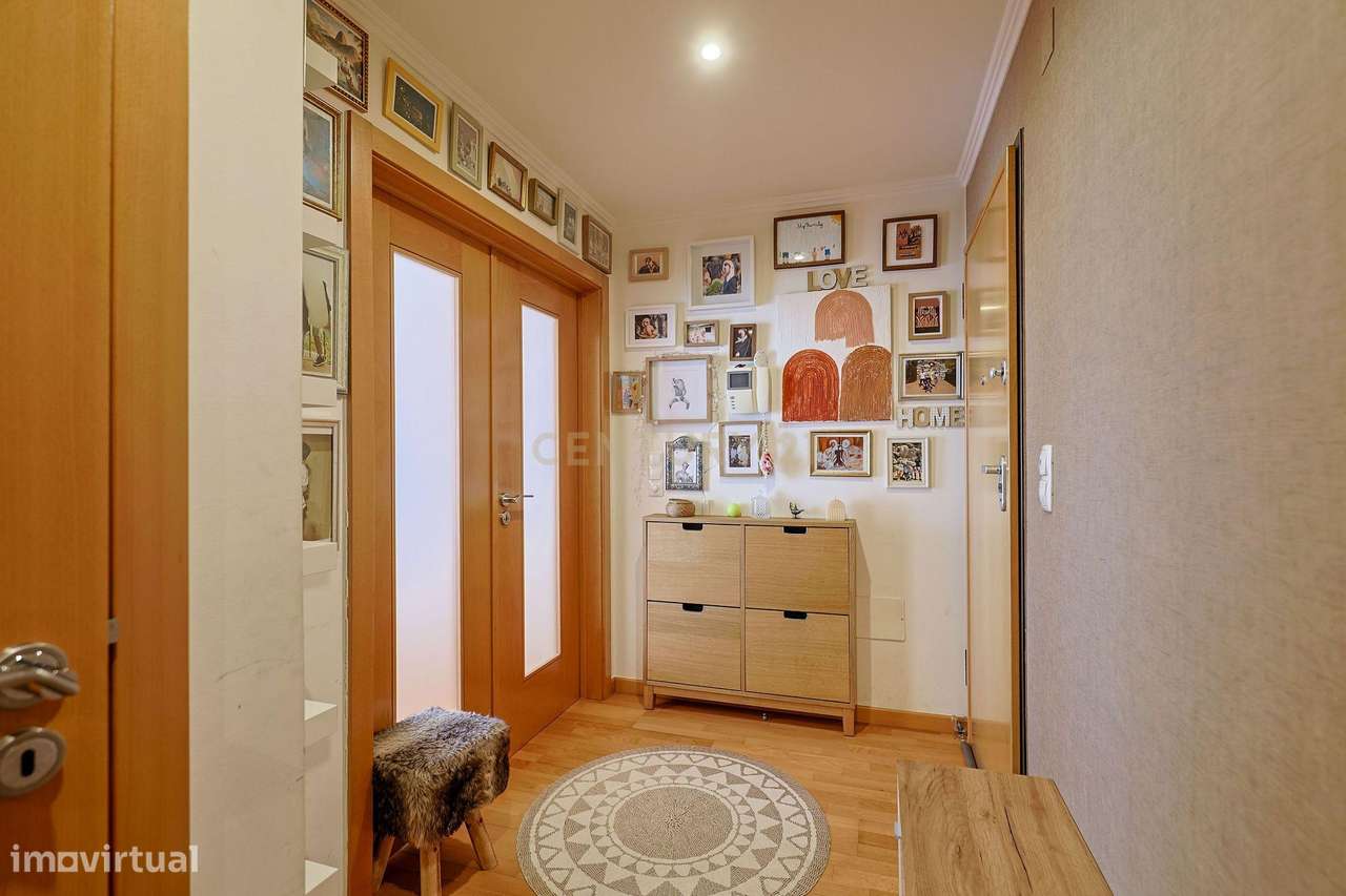 Apartamento T2 com Garagem, no Parque Luso em Corroios.-9