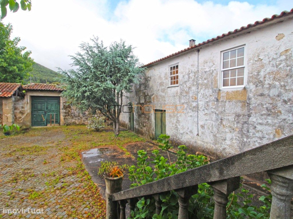 Casa centenária - Castelo de Paiva