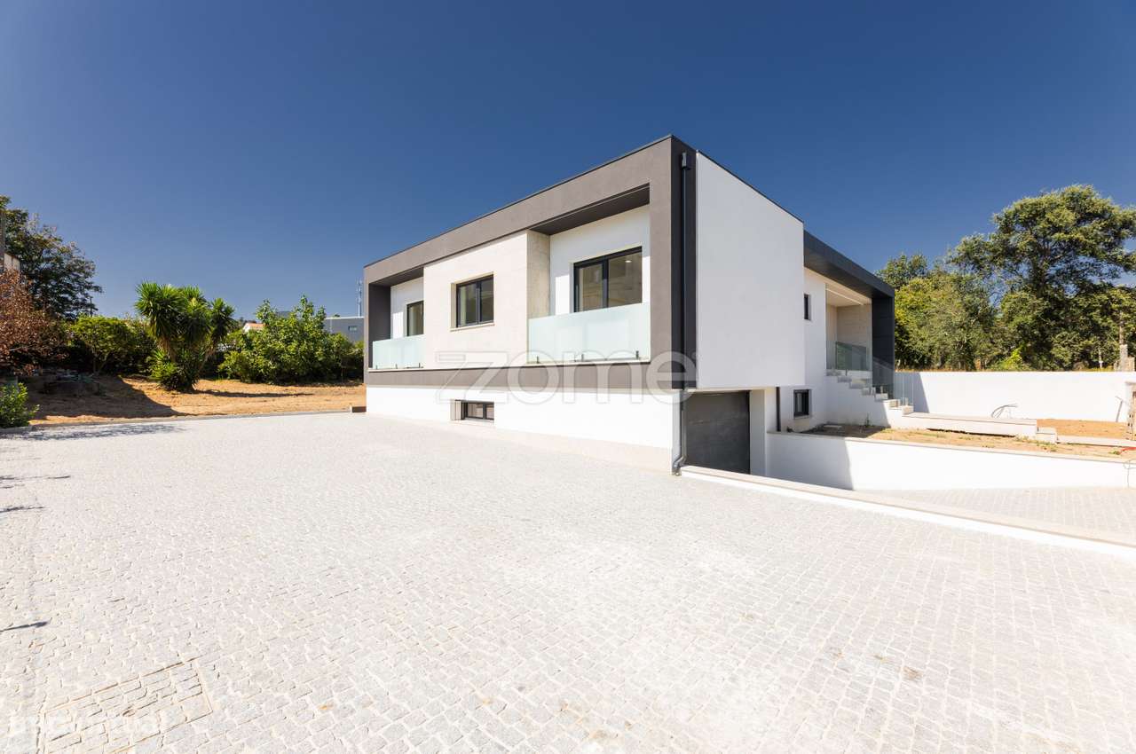 Moradia T3 Individual nova, em Areias, Barcelos! - Grande imagem: 2/42