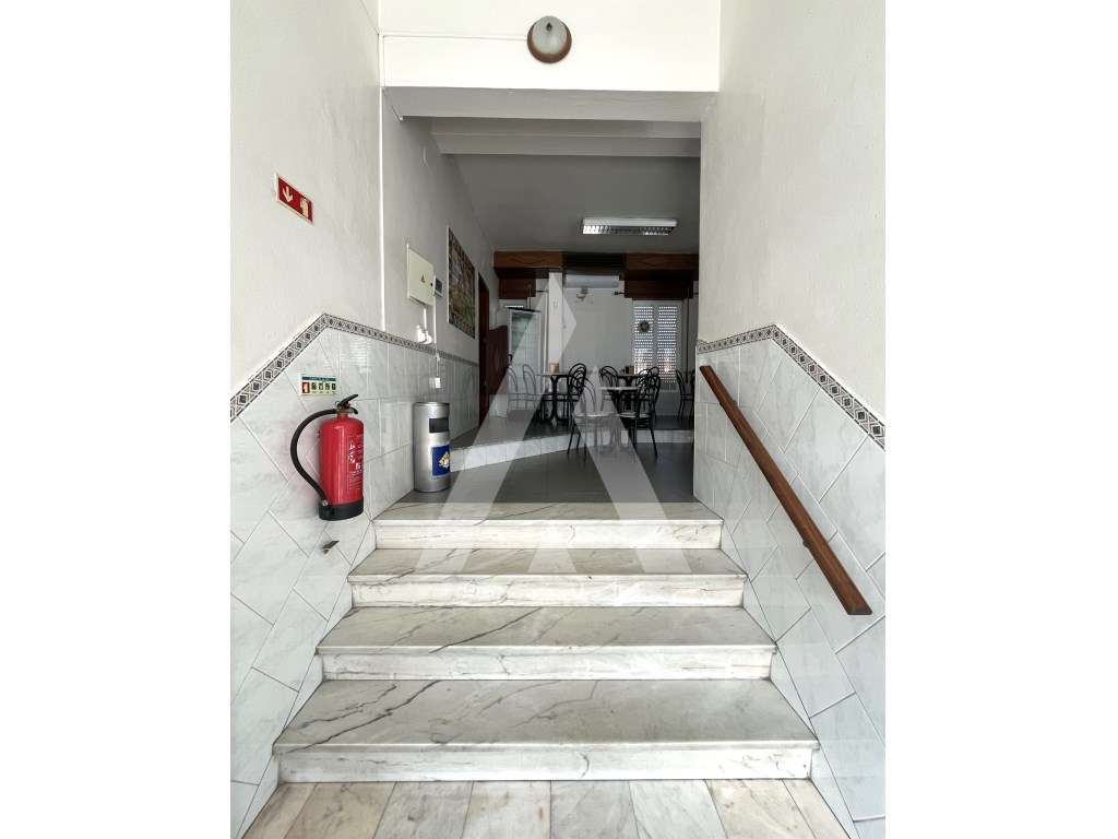 Cafetaria/Charcutaria com esplanada ,situada em zona habitacional d... - Grande imagem: 3/14