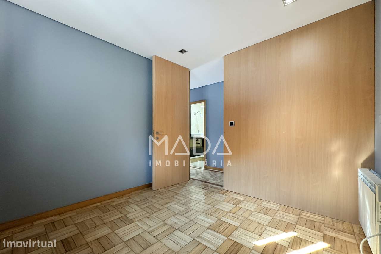 Apartamento T2+1 (último piso) c/sótão no centro histórico de Braga-23