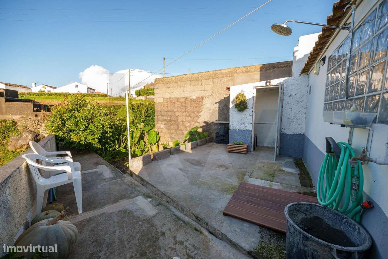 Moradia situada na tranquila Freguesia da Algarvia, concelho do Nordes-28