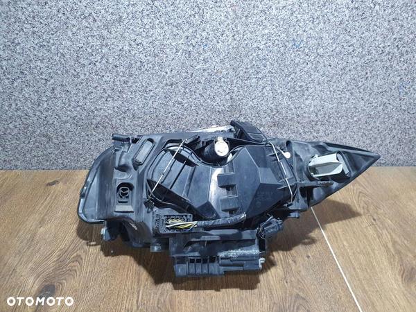 BMW 1 E87 XENON LAMPA PRAWY PRZÓD - 9