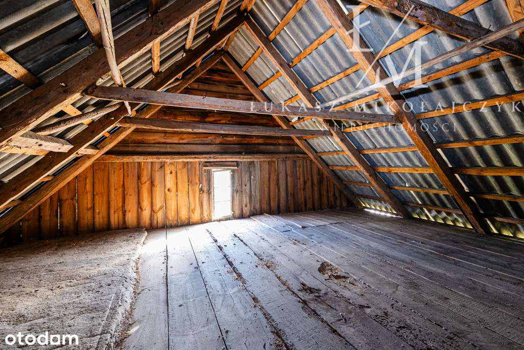 Dom pełen historii, gotowy na Twoją wizję-13