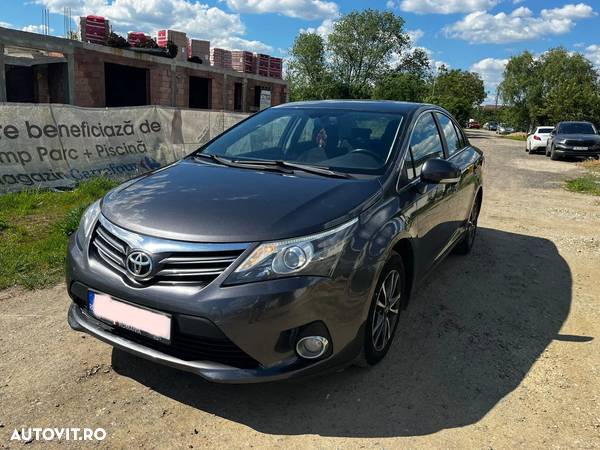 Toyota Avensis 2.0 D-4D Executive - 4