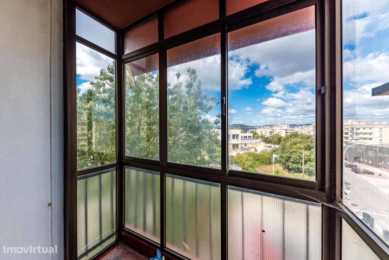 Apartamento T7 com 3 casas de banho e varandas | ou T4 + T3-17