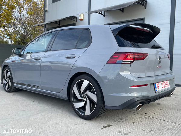 Volkswagen Golf - 5