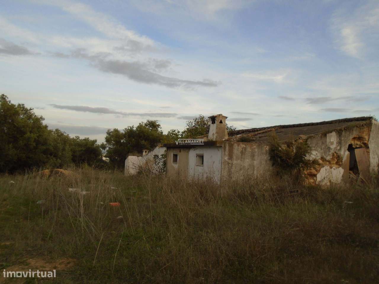 Terreno urbano com 21,8 hectares situado na ligação entre a A22 e o ce-6