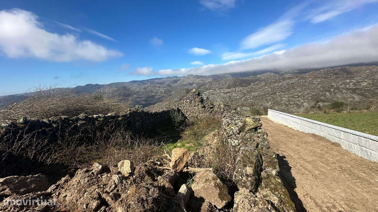 Terreno com Ruina em Pitão das Junias, zona do geres-29