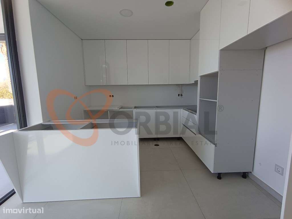 Fantástica moradia V4 com piscina e garagem, em fase final de acaba... - Grande imagem: 4/35