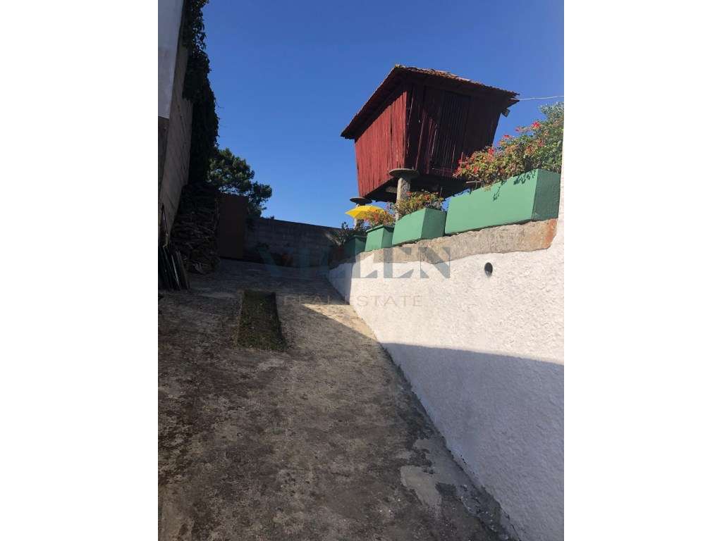 Moradia Geminada T2 em Pedroso Espaço, Natureza e Potencial!-18