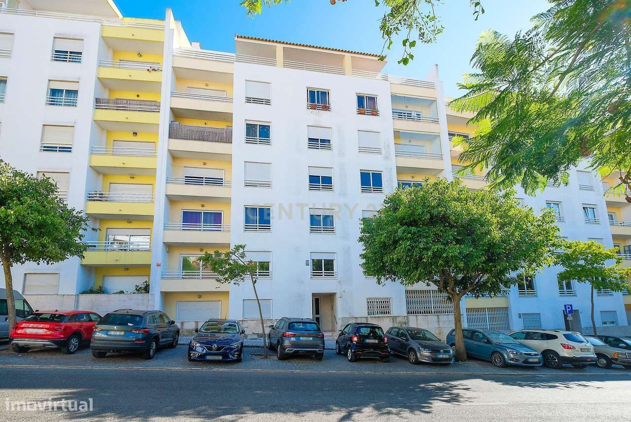 Apartamento T3 luminoso na Parede com varandas, garagem e arrecadação-23