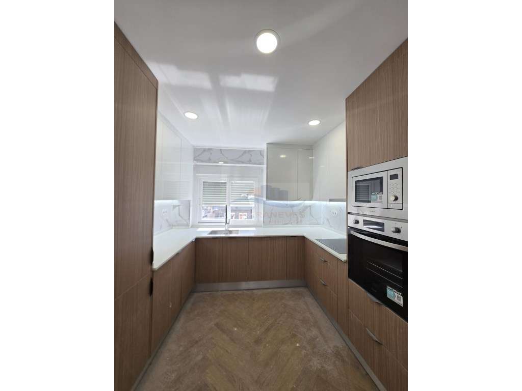 T3 Junto á Urbanização Vila Chã, com 2 WCS e Varandas - Totalmente ...-55