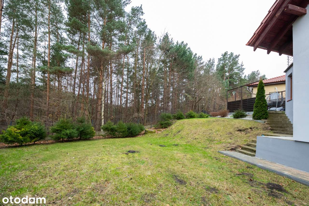 Ponadczasowy, jakościowy dom na dużej działce przy lesie-19