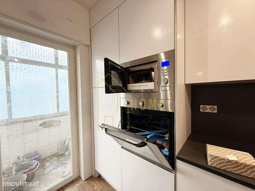 T3 Moderno e Luminoso no Laranjeiro com 4 Varandas-8