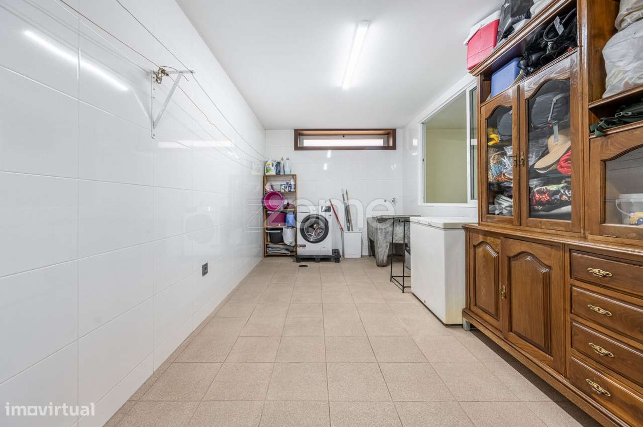 Moradia T3 c/Suítes e Piscina na Quinta das Luzes-43