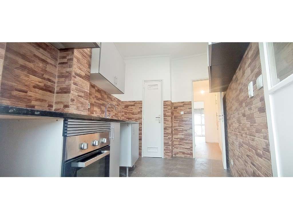 T2 Cacém em zona central perto de transportes-1