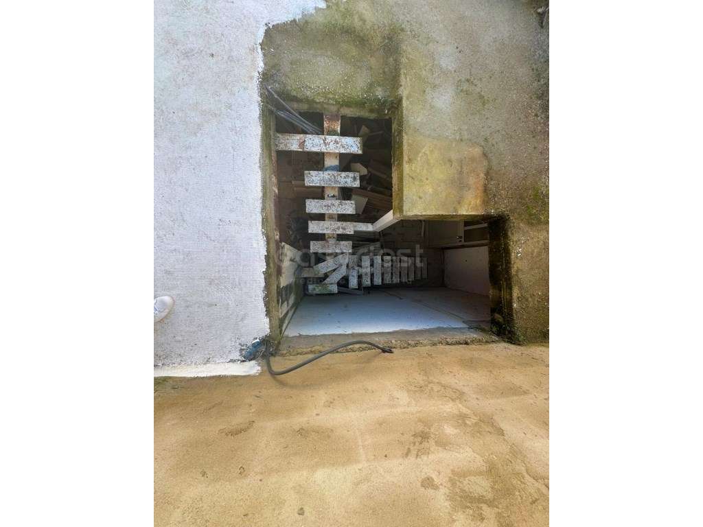 Moradia em Banda T4 situada no centro do Lavradio - Grande imagem: 5/8