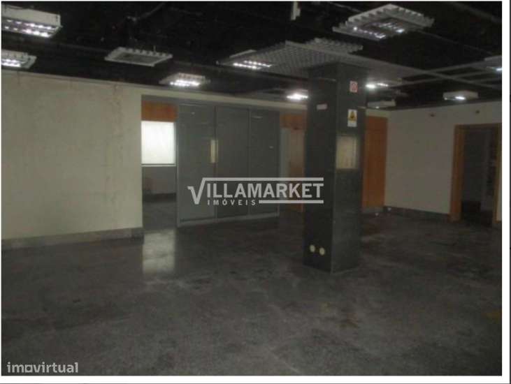 Loja da banca com 220 m2 situada no centro de Vila Nova da Barquinha - Grande imagem: 3/8