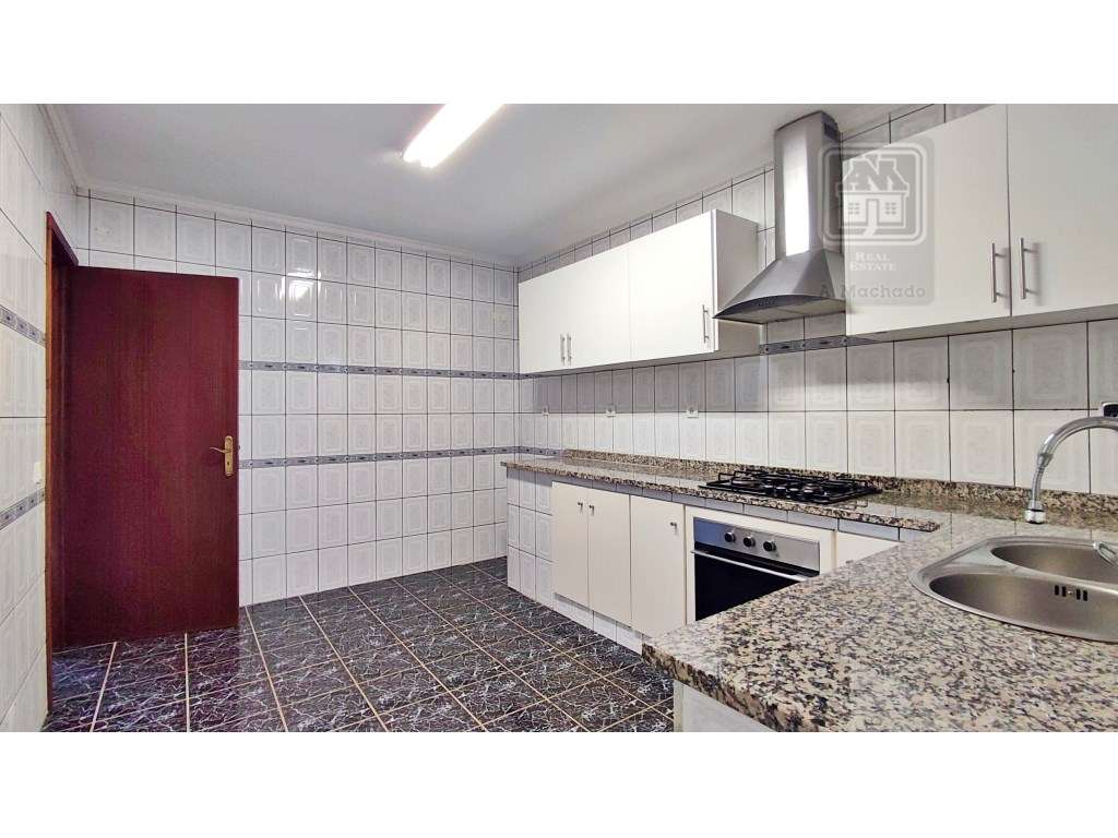 VENDA de CASA - MORADIA com garagem, jardim e quintal - Pico da Ped...-19