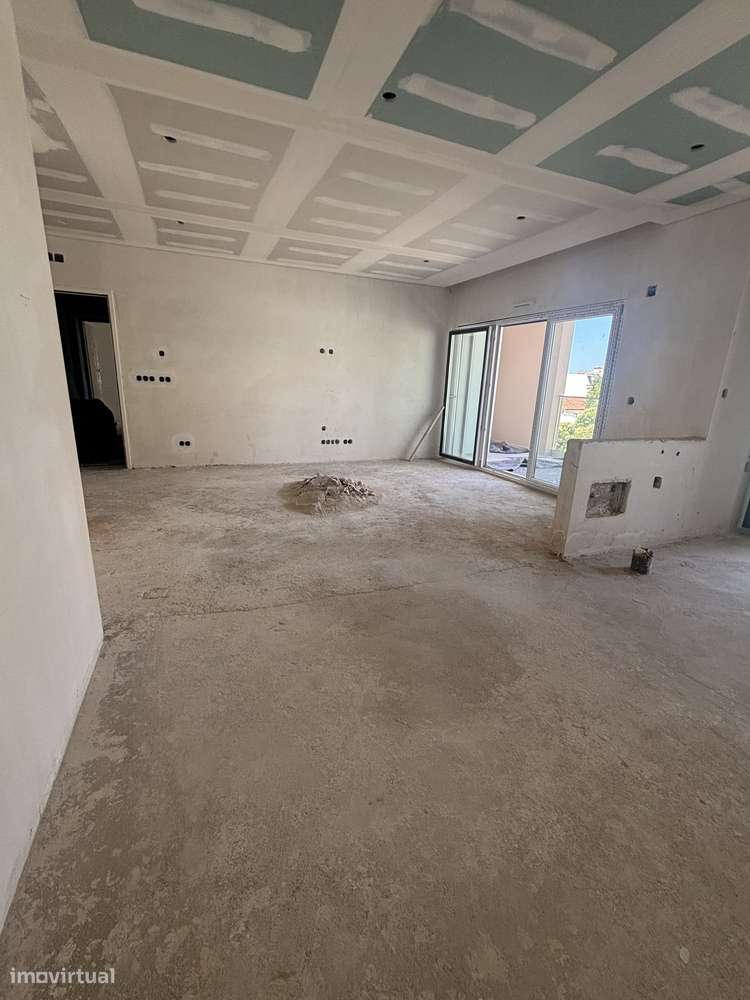 Apartamento T2 Novo com Elevador e Varanda-11