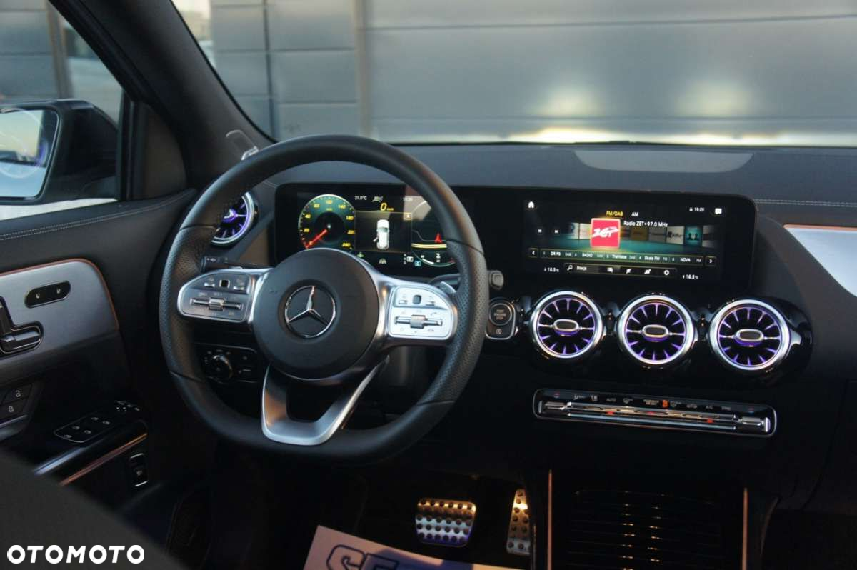 Mercedes-Benz GLA - 8