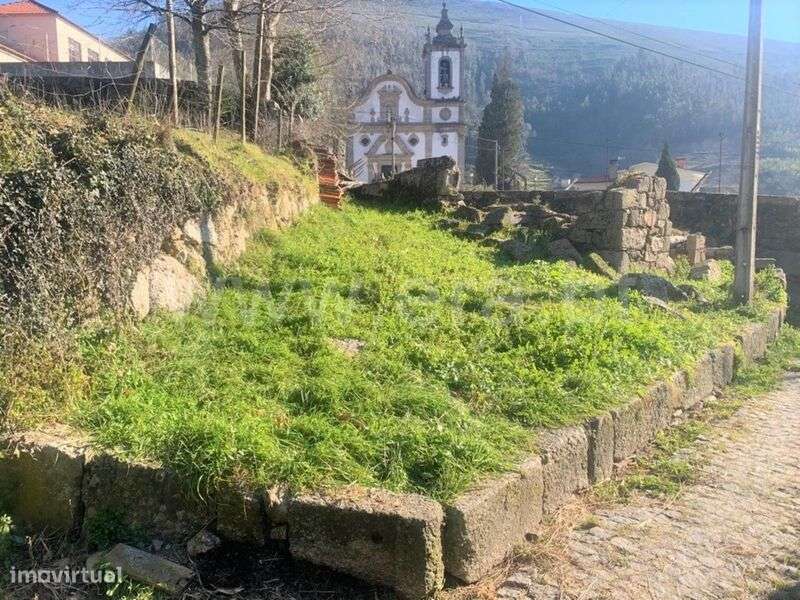 Terreno com ruina / Baião, Teixeira e Teixeiró - Grande imagem: 4/9