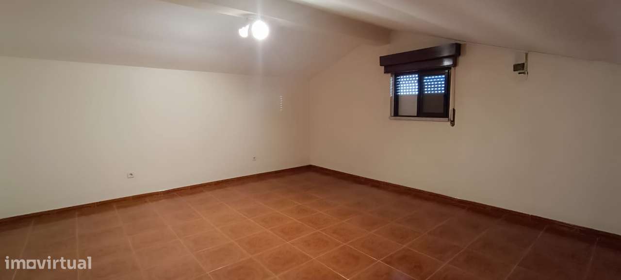 Moradia T6 com Cave, R/Chão e Sótão Aproveitado | A 3 km de Tomar-11