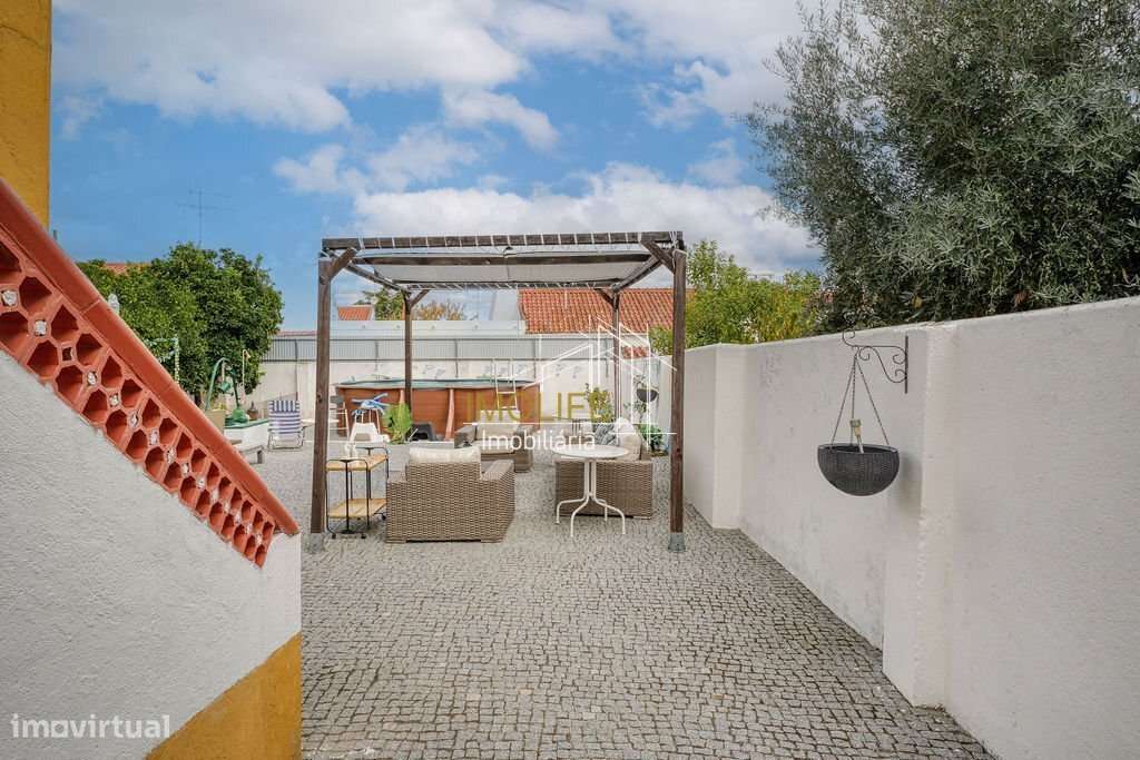 Excelente Moradia com dois pisos no centro do Vimieiro-39