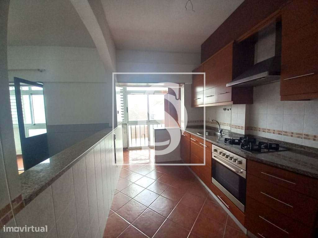 Apartamento T2 Remodelado no Coração do Montijo-4