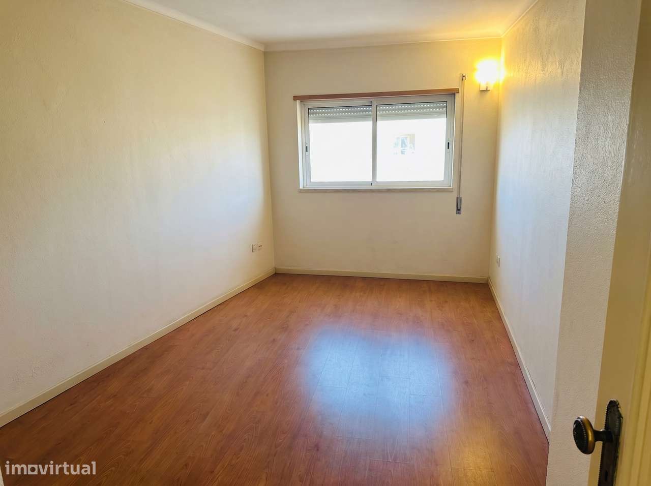 Espaçoso T2+1, mais sótão e lugar garagem no coração de Valongo-12
